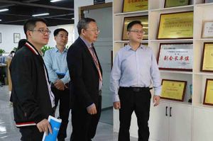 热烈欢迎市政府秘书长林兢一行莅临kaiyun.com集团广西公司考察指导